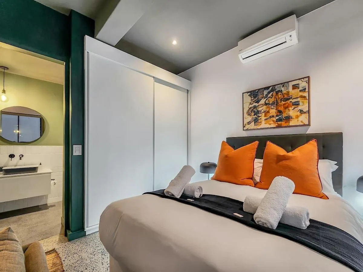 Loadshedding Free, Brand New, Secure, Wifi-Pool Apartment Cape Town
